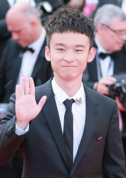 大江大河2王凯13年前黄晓明被老板簇拥我很尴尬站一边