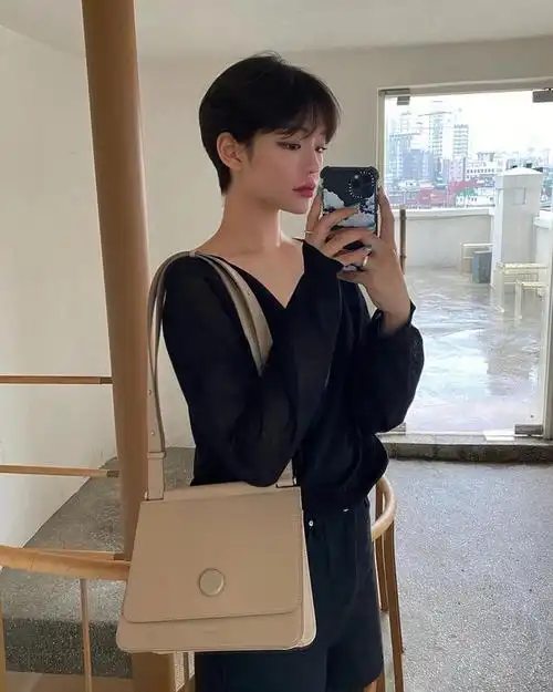 一头超短发,英姿飒爽:可帅可俏皮的韩国博主hacuming