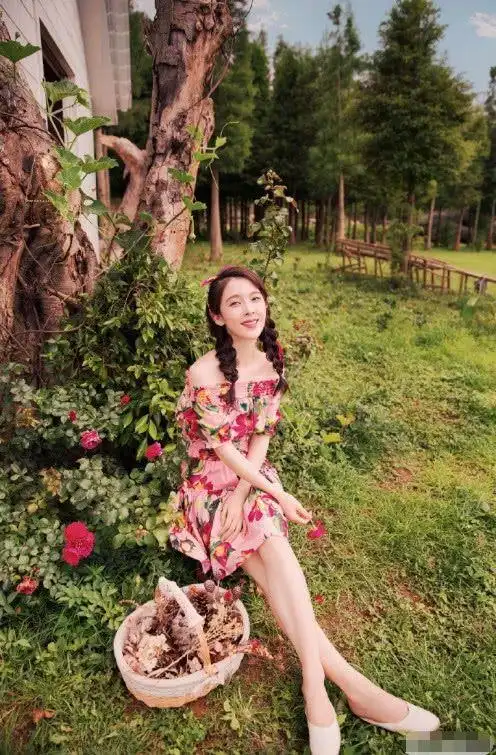 赵韩樱子现机场清新可爱少女感十足傲娇身高却被拍成1米5