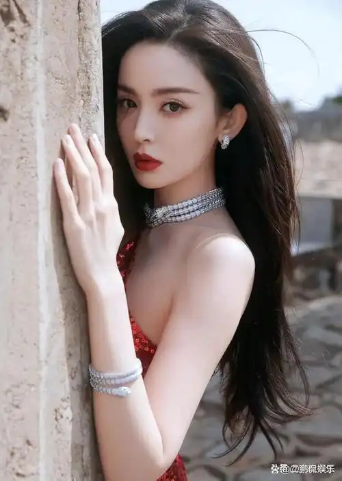 事实证明31岁无人敢娶的古力娜扎已经走上了另一条道路