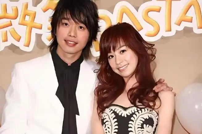 王心凌张栋梁合影,一起聚餐!梦回微笑百事达,谁的青春回来了?