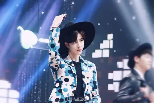 151217 天天向上录制 @uniq-王一博 奶盖嘟嘟嘴可能只有3岁,痞在他