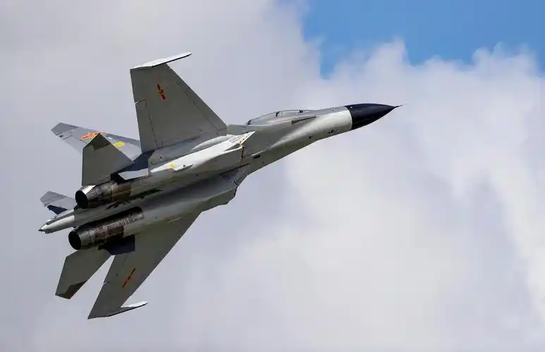 长春航空开放日,歼11bs战机尽显超机动本色