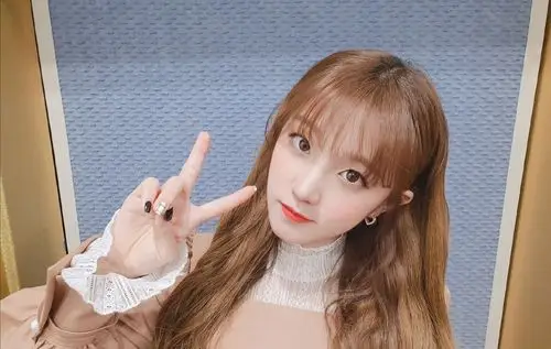 美少女宋雨琦自拍卖萌美图_高清图集_新浪网
