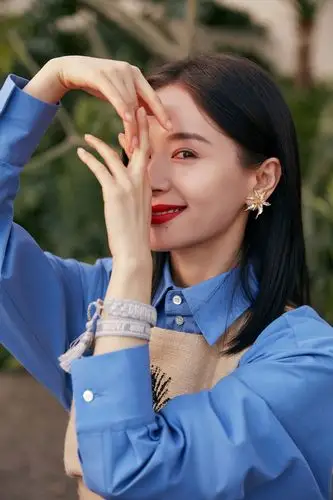 王子文演绎森系摩登02长发吸睛在线狙击