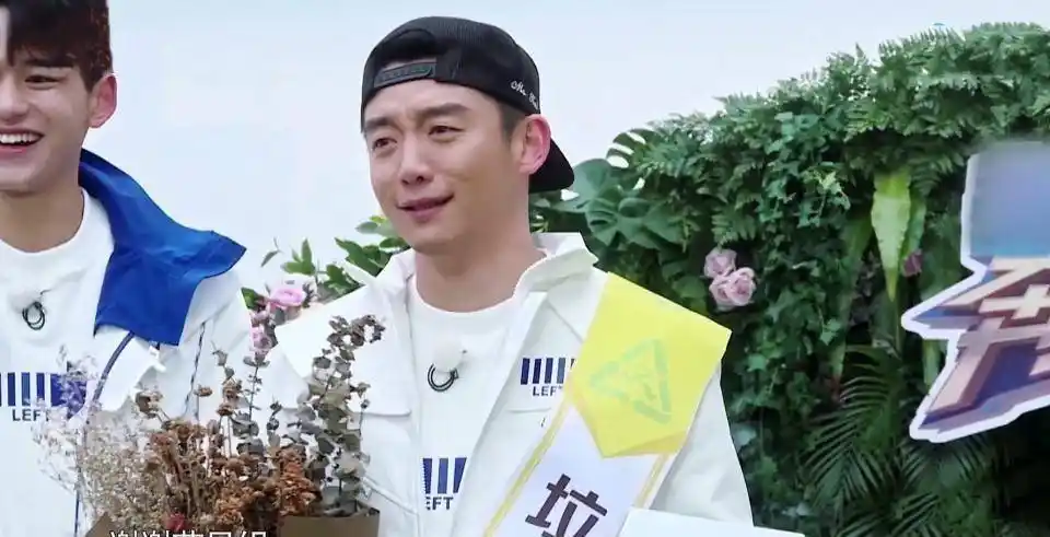 郑恺在跑男被排挤,还被年轻的导演调侃,郑恺直接洒泪现场_节目_邓超