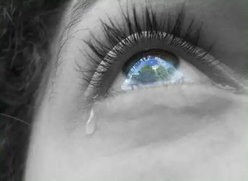 伤心落泪唯美的图片,伤心图片带字的流泪的-图片大观-奇异网