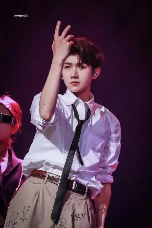 王俊凯王源易烊千玺庆祝11周年