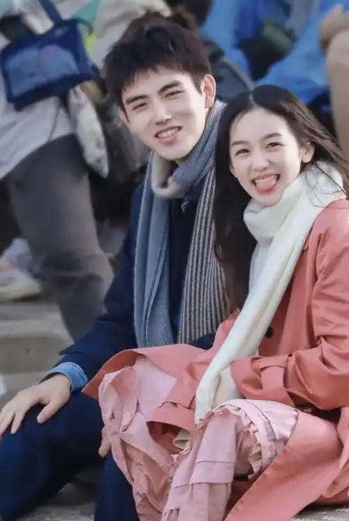 上个月,媒体曝光了大量陈飞宇跟女网红的床照,据爆料,该女网红在某