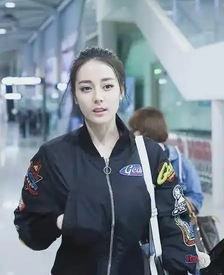 原创迪丽热巴被问会一见钟情还是日久生情她回答的这4个字很机智