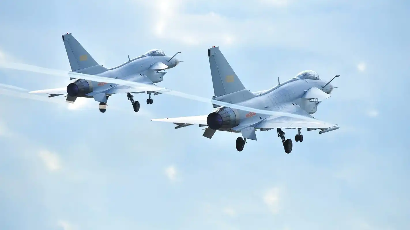 歼10b战斗机军事天地壁纸1