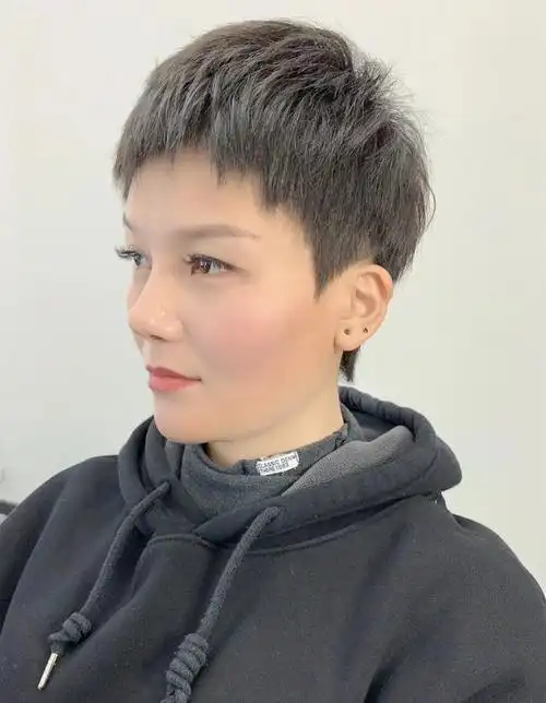 减龄短发2022最新图片女(减龄短发2022最新图片男)-第5张图片