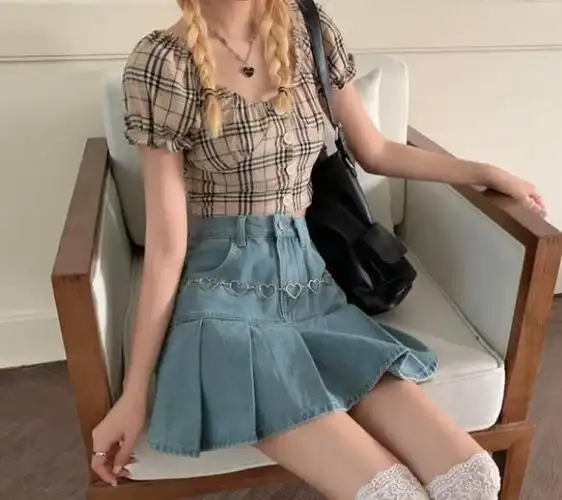 杨幂穿百褶裙上热搜网友惊呼一点不像孩子妈