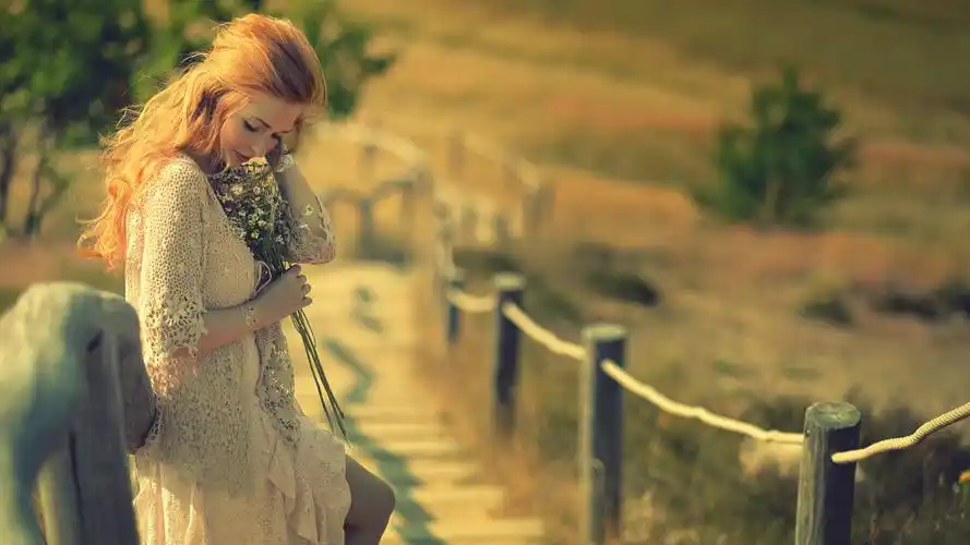 非主流,美女,意境,用微笑代替所有情绪壁纸