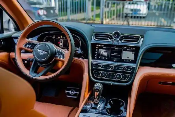 四驱性能出众 宾利越野suv现车实拍|内饰|宾利添越|座椅|suv|格栅