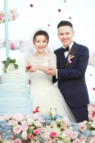 凭high歌一战成名8年老本吃成老赖今给金志文打工还债