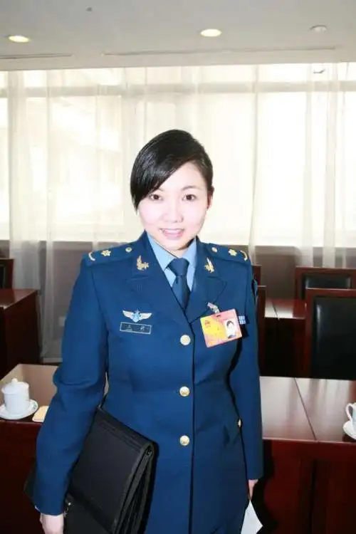 王莉建议:加强基层部队先进军营文化建设