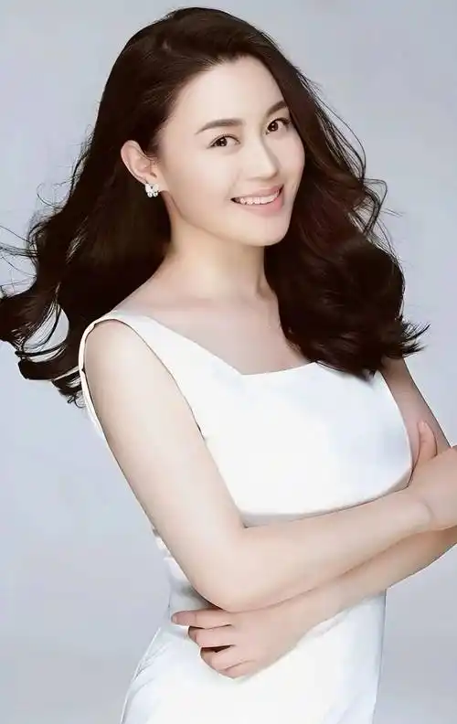 1日生于黑龙江省七台河市勃利县,五六岁时搬到辽宁省大连市金州区居住