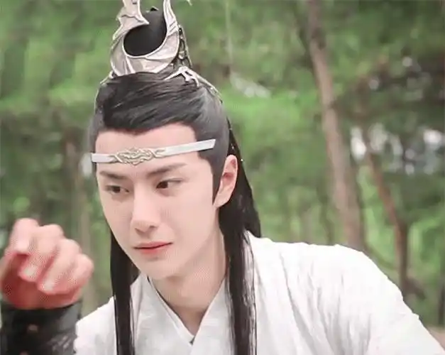 王一博另一组白衣梦幻古装造型,比蓝湛还要高贵出尘