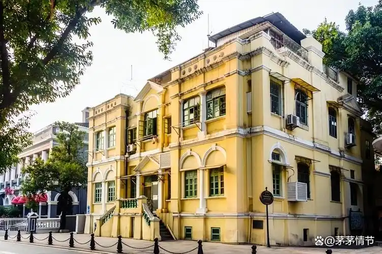 婆婆住院后,丈夫出差,我辞职陪床,街头偶遇让我马上选择离婚