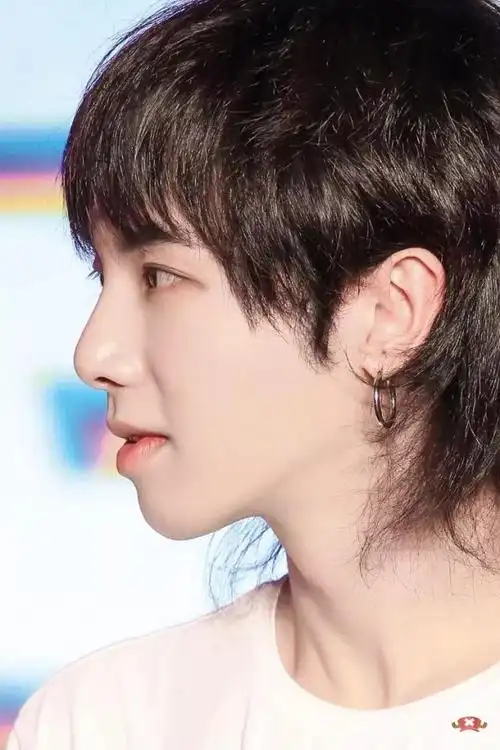 华晨宇的神仙侧颜:有一种美,叫无法抗拒