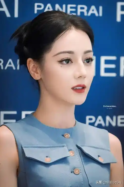迪丽热巴现身成都_眼睛_五官_品牌