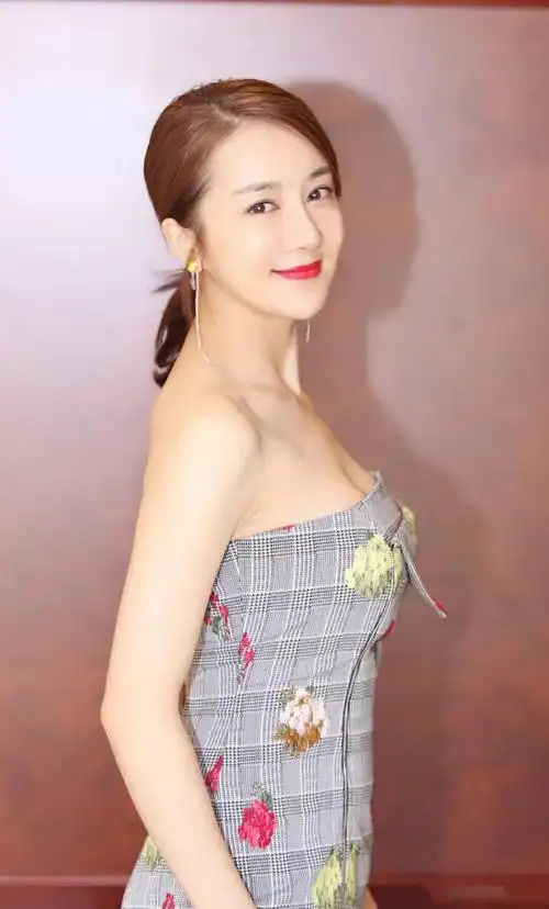 李依晓甜美高清美照