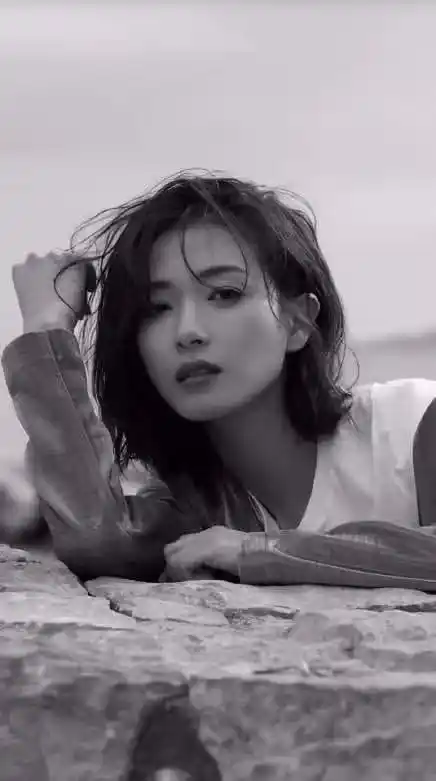 万茜曾在酒吧打工能力出众不到一周就被提拔为领班