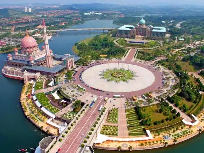 马来西亚新的行政首都——美丽的太子城