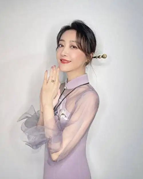 浙江卫视美女主持名副其实的高学历才女低调结婚生子很幸福