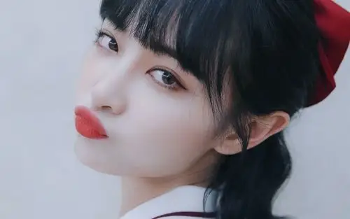 许佳琪俏皮甜美写真桌面壁纸