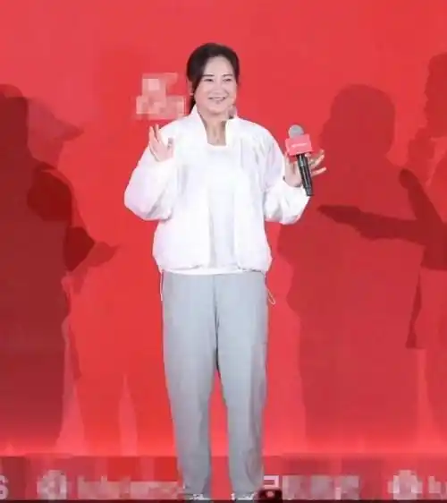 贾玲胖复胖140斤!回归原状!网友质疑:感觉她之前就是打针了!