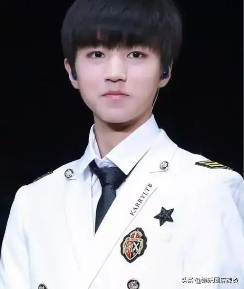 tfboys军装造型:王源安全感十足,王俊凯养眼,易烊千玺a爆了