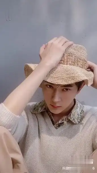 于朦胧的古代孪生弟弟 的哥哥来了,看他那无处安放的手