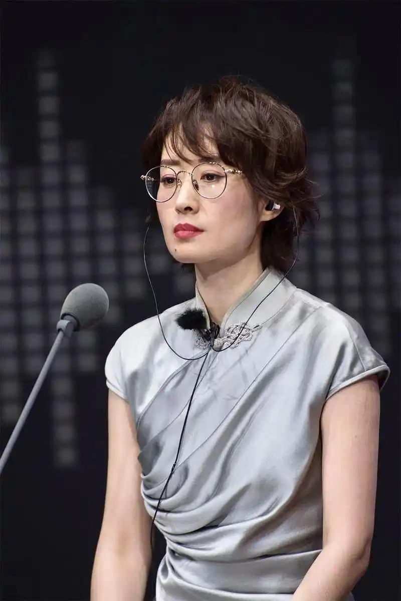 刘敏涛,为爱退圈惨遭丈夫背叛,带娃离婚爆红,47岁仍向往爱情