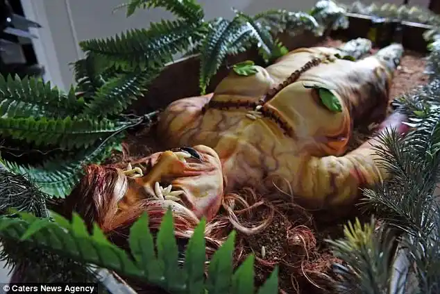 史上最恶心腐烂女尸蛋糕!近看肚子超恶但好吃到你会忍不住咬下去!