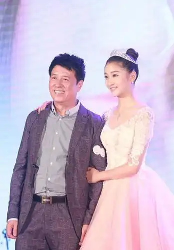 关晓彤高中毕业照逆天美