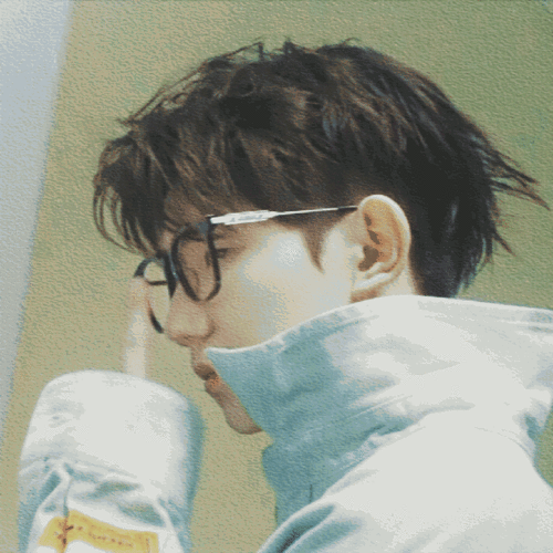 被王源戴眼镜帅晕#帕莎眼镜品牌代言人王源