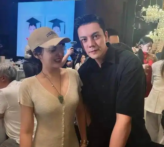 陈伟霆罕见亮相好友婚礼,抢尽风头现场成焦点!