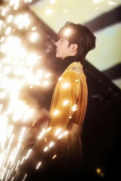 就问你们王一博这个侧脸多少分?