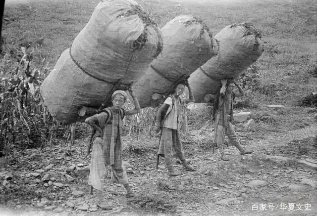 老照片:清末民国时期的底层百姓,民生维艰之背上的重量
