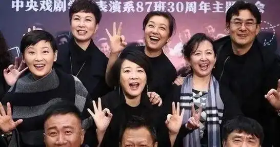 老戏骨何冰演艺圈的一股清流与妻子结婚26年零绯闻