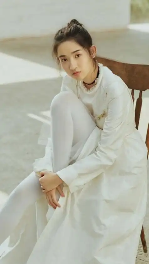 王玉雯不仅有灵气,其实演技与穿搭都不错!