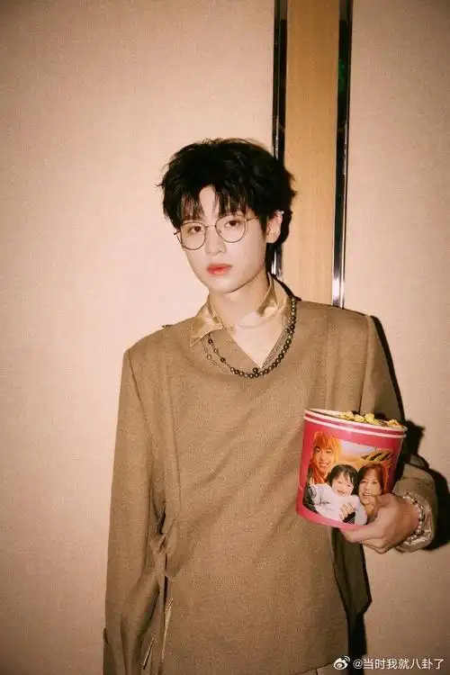 黄明昊宫廷风小王子##黄明昊好像奶油小蛋糕