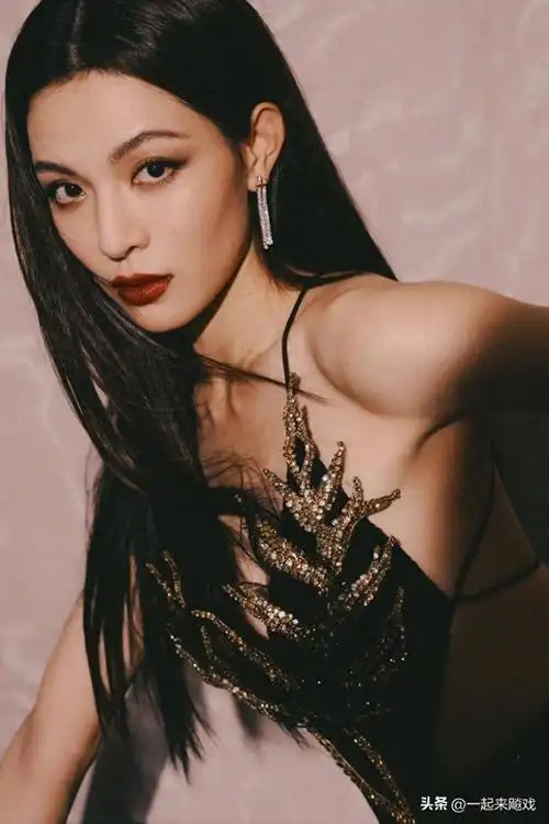 芳华钟楚曦又甜又酷最为妖艳