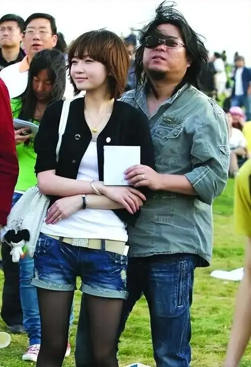 高晓松和徐珊珊离婚10年了,再看两人的现状天差地别