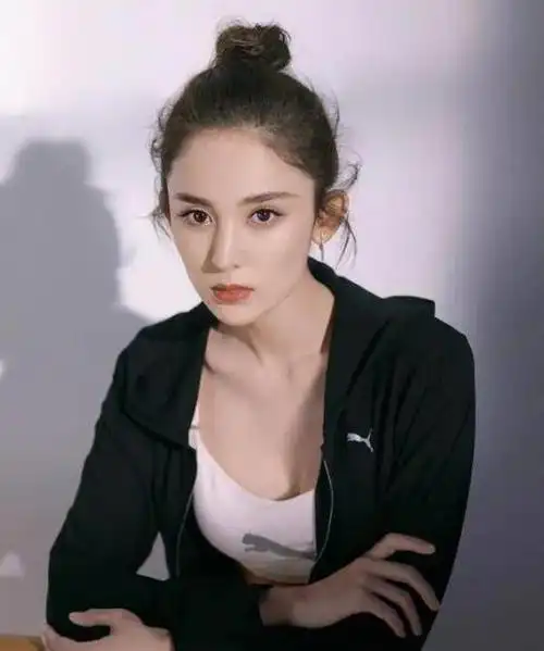 杀疯了简直是杀疯了!近期的古力娜扎,风韵十足更具女人味儿