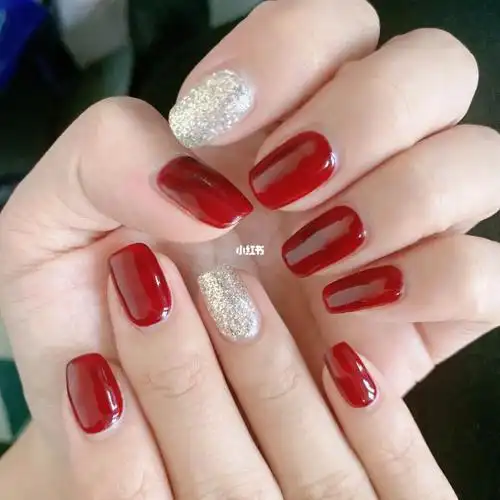红色系美甲
