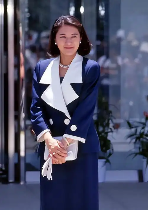 日本两代皇后美智子不愿与丈夫合葬雅子躲了6年还得嫁进王室