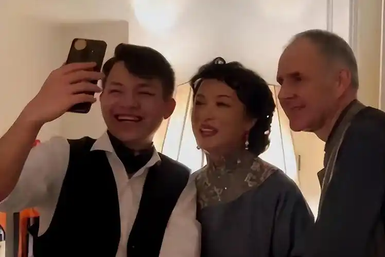 回顾生恩不如养恩金星领养的三个孩子如今长成这样